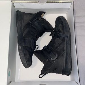 LeBron Soldier 13 “Black Out”